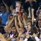El Atlético de Madrid ganó al Madrid la Supercopa y el Madrid ganó al Sevilla la Supercopa de Europa. Aunque probablemente lo más polémico fueron las collejas de Simeone al árbitro y los ocho partidos con los que fue sancionado el entrado...