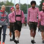 5c8b22d8250000e203ca2393