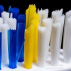 No lo compartas en ningún caso, pues se pueden transmitir infecciones a través de las cerdas, especialmente si, por ejemplo, al pasarte el hilo dental, notas algo de sangrado, explica Schultz.