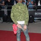 5c8a9703250000580681544c