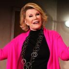 Joan Rivers gesticula en el photocall de A Work in Progress by a Life in Progress en el Leicester Square Theatre de Londres en septiembre de 2008. (Chris Jackson/Getty Images)