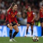 Olga Carmona celebrando su gol.