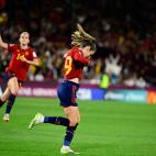 Olga Carmona, tras marcar el gol.