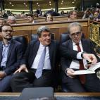 Los ministros en funciones de Consumo, Alberto Garzón; Inclusión y Seguridad Social, José Luis Escribá y Universidades, Joan Subirats.