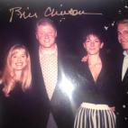 Una de las fotos publicadas en las que aparece Bill Clinton junto a Epstein