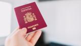 Un pasaporte español, como el del resto de la UE, incluye un chip electrónico con datos biométricos que se verifican en los controles fronterizos.