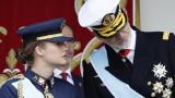 El rey Felipe y la princesa Leonor durante el desfile de las Fuerzas Armadas con motivo de la Fiesta Nacional este domingo en Madrid. EFE/Chema Moya