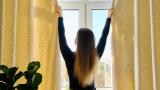 Adiós a las cortinas largas: los expertos desvelan el problema energético detrás de esta moda, especialmente en invierno