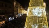 Decoración navideña en las atestadas calles de Málaga este 2025