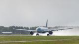 Un avión comercial despegando del aeropuerto Schiphol de Ámsterdam. Se tomó en la pista noreste, llamada Polderbaan.