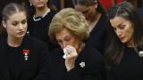 La princesa Leonor, la reina Sofía muy afectada y la reina Letizia en el funeral de Irene de Grecia en Atenas