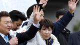TOKYO (Japan), 07/02/2026.- Japanese Prime Minister and leader of the ruling Liberal Democratic Party (LDP) Sanae Takaichi (C) waves to supporters during an election campaign rally in Tokyo, Japan, 07 February 2026, the last day of the campaign for Japans general elections. Japanese voters are set to go to the polls on 08 February 2026 in the country's shortest modern campaign, following Prime Minister Sanae Takaichi's call for an early election. (Elecciones, Japón, Tokio) EFE/EPA/FRANCK ROBICHON
