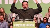 El presidente de Vox, Santiago Abascal, interviene durante el acto de clausura de la campaña electoral aragonesa en el Foro Cuarte, el 31 de enero de 2026, en Cuarte de Huerva (Zaragoza).
