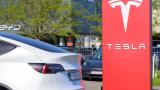 Un coche de Tesla, en un puesto de la marca