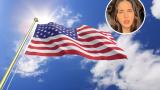 Una bandera de Estados Unidos, junto a la publicación de @mariaaparisii.