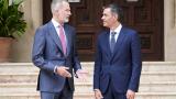 Foto de archivo de Felipe VI y Pedro Sánchez.