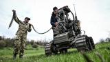 Militares ucranianos prueban un robot de tierra en Zaporiyia