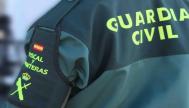 Un agente de la Guardia Civil, en acción.
