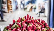 Imagen de archivo de fresas a la venta en un mercado de Marruecos.