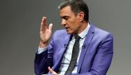Gesto de Pedro Sánchez en la presentación de su segundo libro