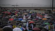 Miles de personas y centenares de embarcaciones salen a protestar en A Pobra do Caramiñal (Coruña) contra el proyecto industrial de una macropapelera de la multinacional lusa Altri en Palas de Rei (Lugo).