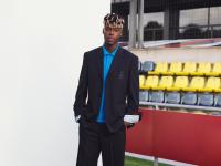 Nico Williams, con el traje de Loewe