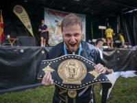 El campeón del concurso de comer sobaos, Valentín Carrasco Ferrer.