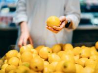 Limones en un supermercado