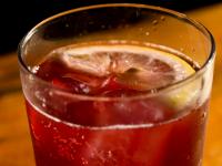 Un vaso de tinto de verano, una bebida clásica cuando llega el calor.