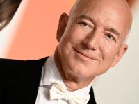 El dueño del 'Washington Post', Jeff Bezos, asiste a la fiesta de los Óscar de Vanity Fair 2025, en el Centro de Artes Escénicas Wallis Annenberg el 2 de marzo de 2025, en Beverly Hills.