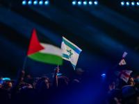 Banderas de Israel y Palestina en la primera semifinal de Eurovisión 2026.