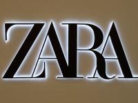 Letrero luminoso de Zara en un centro comercial en Bari (Italia), el 1 de marzo de 2026.
