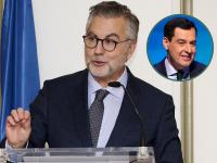Imagen de archivo del periodista Carlos Alsina, y, en el círculo, el popular Juanma Moreno.