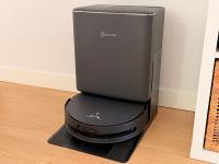 El Ecovacs Deebot T90 Pro Omni, en color negro.
