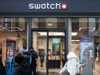 Una tienda de Swatch con los nuevos relojes Royal Pop