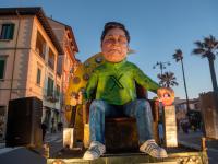 Elon Musk en el carnaval de Viareggio