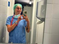 Olivia Fresneda en unas prácticas de su carrera de Medicina.