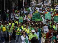 Docentes de educación pública no universitaria durante una manifestación, el 11 de mayo de 2026 en Valencia, España.