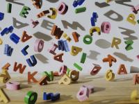 Letras de colores desordenadas