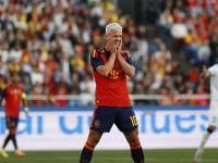 Dani Olmo se lamenta por una ocasión fallada en el partido contra Irak
