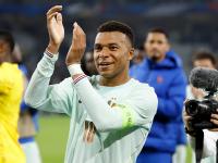 Kylian Mbappé aplaude a los aficionados franceses tras un reciente amistoso contra Irlanda del Norte