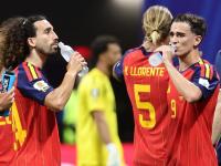 ATLANTA (United States), 15/06/2026.- Marc Cucurella (L) and Gavi (R) of Spain during the hydration break in the first half of the FIFA World Cup 2026 group stage match Spain vs Cabo Verde, in Atlanta, USA, 15 June 2026. (España) EFE/EPA/RONALD WITTEK