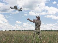 Ucrania lanza un 'bloqueo logístico' contra el ejército ruso: los nuevos drones de medio alcance golpean a 300 kilómetros del frente y han cuadruplicado la destrucción de depósitos y rutas de suministro rusas