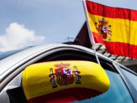Decoración de un coche, con motivos del Mundial de Fútbol, en España.