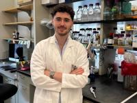 El científico Miguel López Reina en su laboratorio.