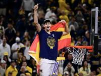 Aday Mara después de salir campeón de la NCAA con los Michigan Wolverines.