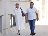 La empresaria Carmen Pano, que dijo haber llevado 90.000 euros en metálico a la sede socialista y Álvaro Gallego, el conductor que la trasladó hasta la calle Ferraz, en la Audiencia Nacional.
