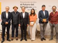 Los expertos, durante el acto de presentación del informe.