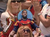 Aficionados animando a España