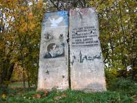 derribo-trozo-muro-berlin-jardin